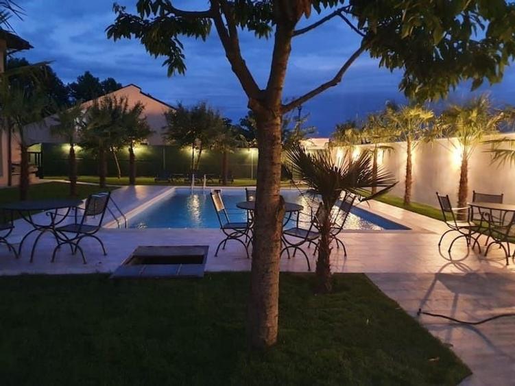 Vila Petrecere cu piscina Vila petreceri cu piscina de inchiriat - 8
