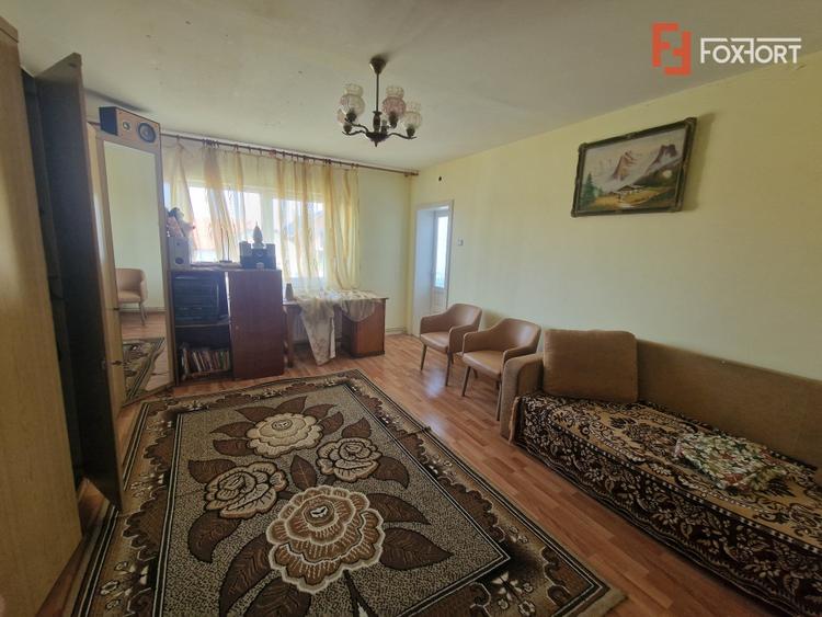 Casă individuală cu 7 camere cu Canalizare în Ultracentral