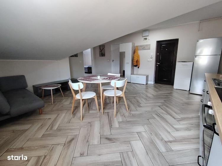 Apartament cu 3 camere semidecomandat în Florești