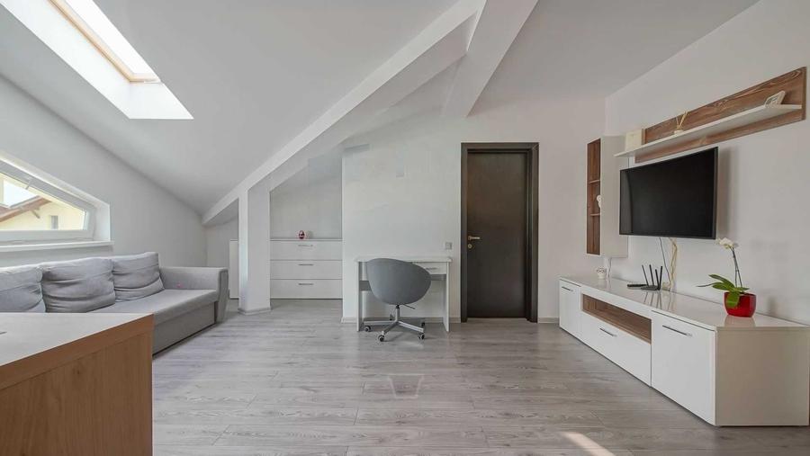 Apartament cu 2 camere semidecomandat în Sânpetru