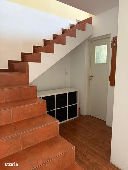 Casă cu 5 camere cu Teren 4000 Mp în Florești