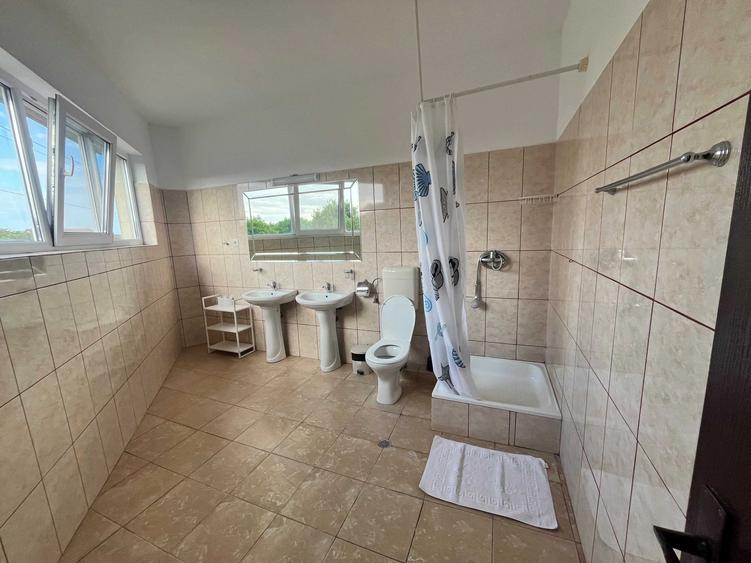 Casă cu 4 camere în Central