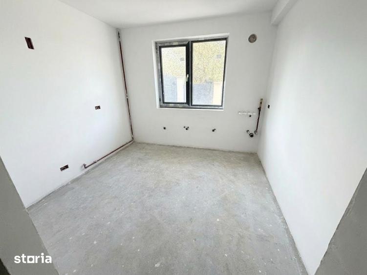 Casă cu 5 camere cu Teren 158 Mp în Glina