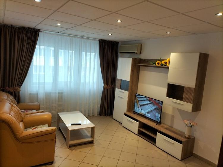 Apartament cu 3 camere decomandat, mobilat în Tei