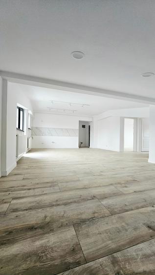 Apartament cu 3 camere semidecomandat în Matei Voievod