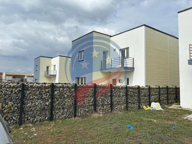 Casă individuală cu 4 camere cu Canalizare în Exterior Est