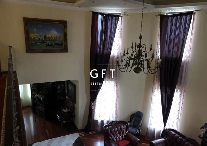 Casă cu 14 camere cu Teren 3500 Mp în Central