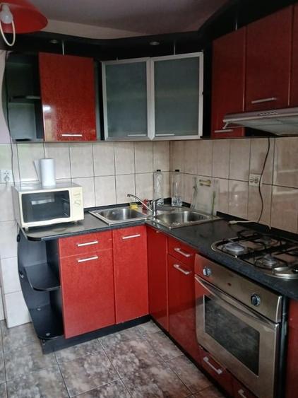 Apartament cu 3 camere decomandat, mobilat în Bucovina