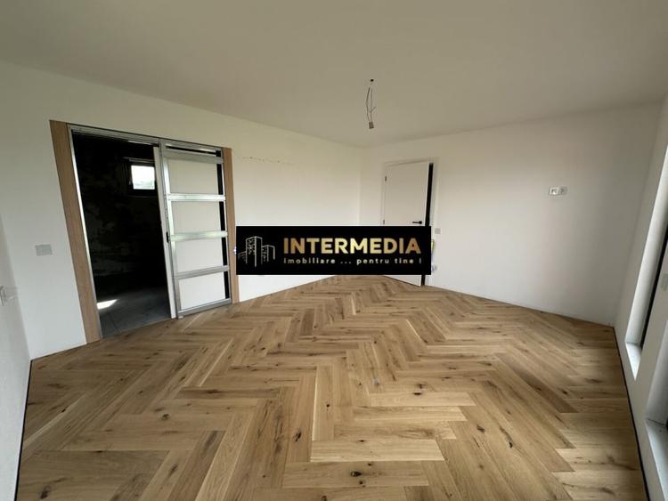 Casă individuală cu 5 camere cu Canalizare în Ighiu