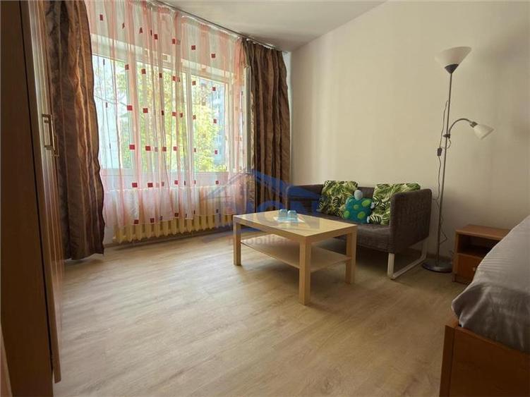 Garsonieră decomandată în Vitan
