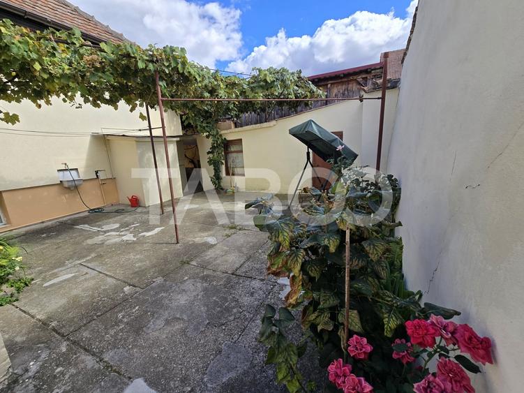 Casă individuală cu 4 camere cu Canalizare în Lupeni