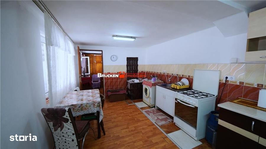Casă cu 4 camere cu Teren 1737 Mp în Cărpinet