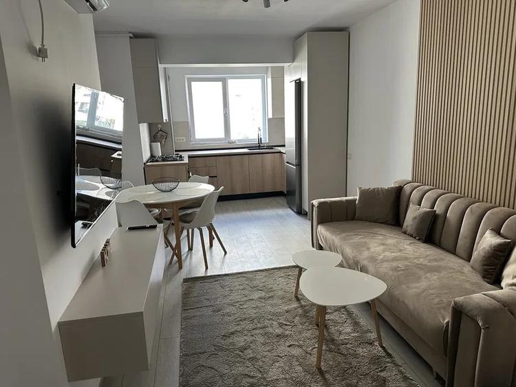 Apartament cu 2 camere semidecomandat, mobilat în Berceni
