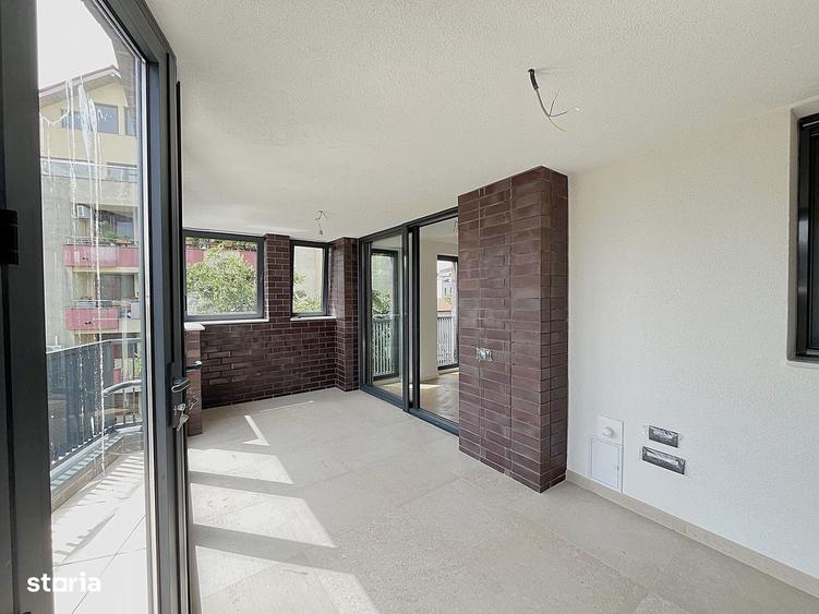 Apartament cu 4 camere semidecomandat în Floreasca