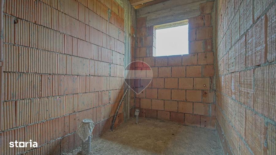 Casă cu 4 camere cu Teren 365 Mp în Hălchiu