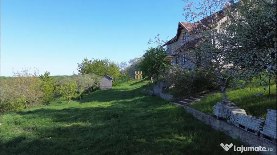 Teren de 4863 mp, în Adâncata