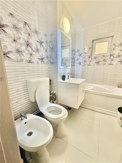 Apartament cu 4 camere decomandat, mobilat în Est
