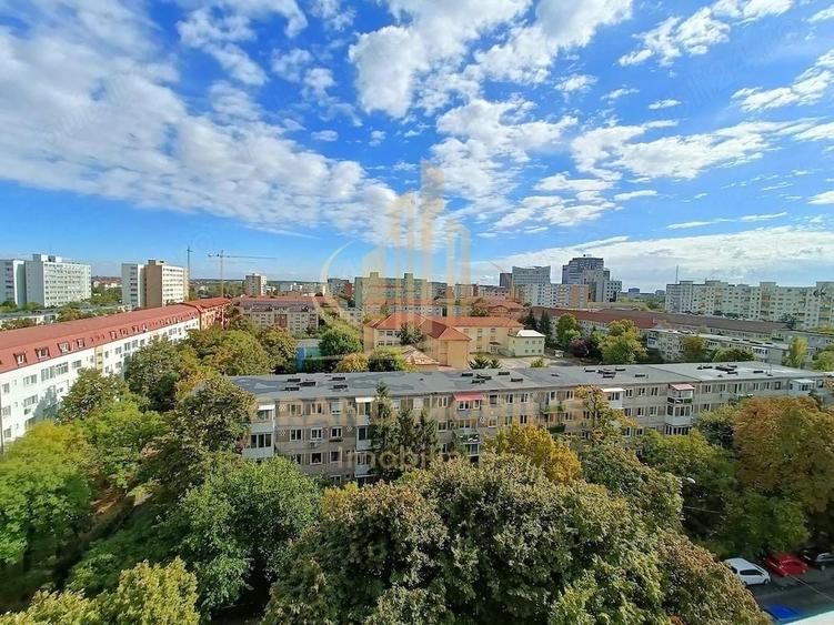 Apartament cu 4 camere semidecomandat, mobilat în Dacia
