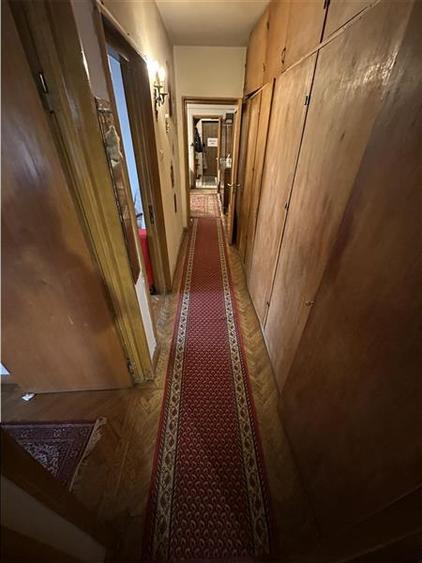 Apartament cu 3 camere semidecomandat în Central