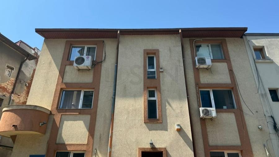 Casă individuală cu 8 camere cu Teren 200 Mp în Unirii