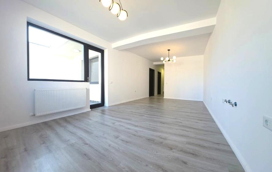 Apartament cu 3 camere semidecomandat în Giurgiului