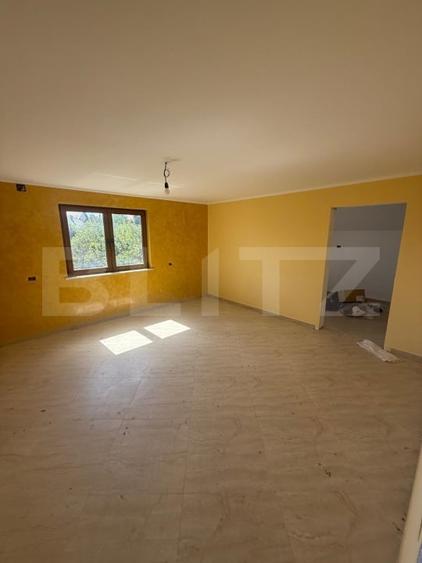 Casă individuală cu 4 camere cu Canalizare în Exterior Est