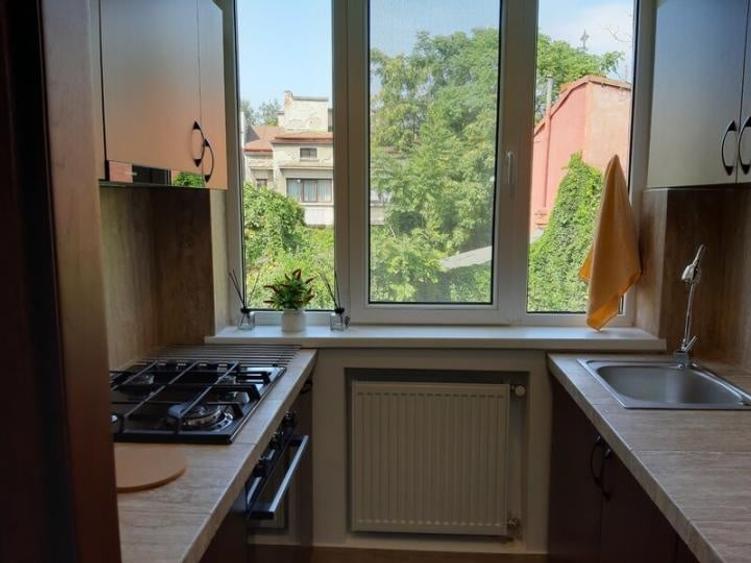 Apartament cu 3 camere decomandat, mobilat în Ultracentral