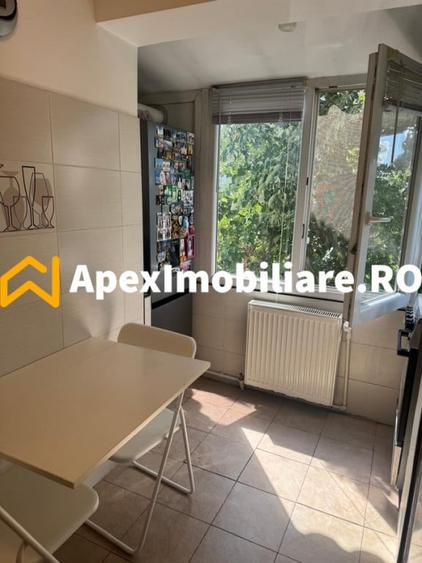 Apartament cu 3 camere semidecomandat în Ozana