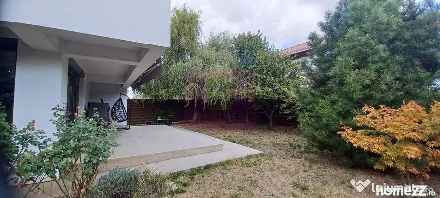 Casă cu 7 camere cu Teren 508 Mp în Săbăreni