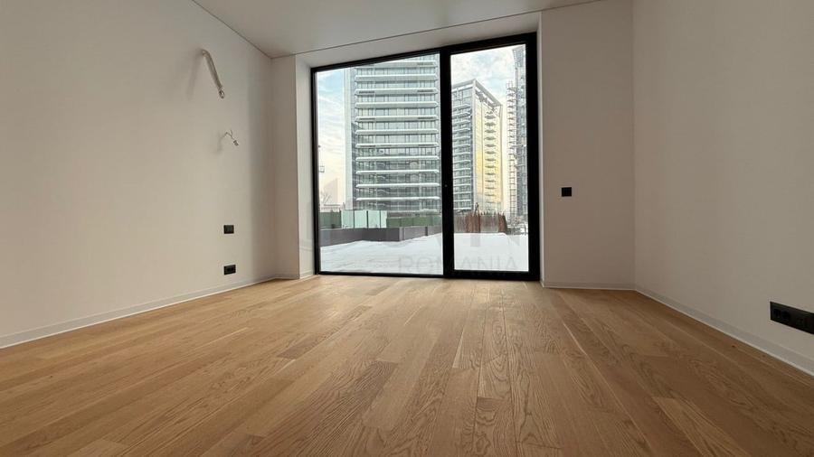 Apartament cu 4 camere decomandat în Barbu Văcărescu