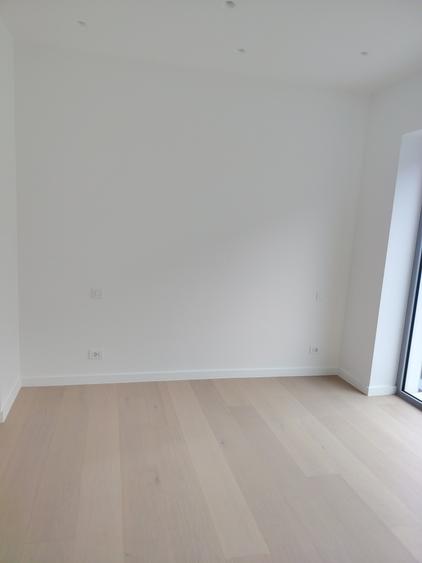Apartament cu 3 camere semidecomandat în Aviației