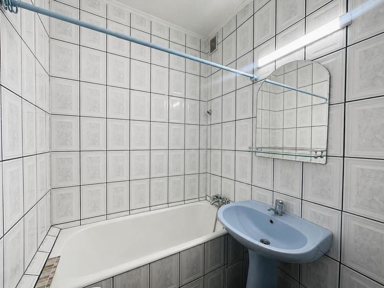 Apartament cu 4 camere semidecomandat în Drumul Taberei