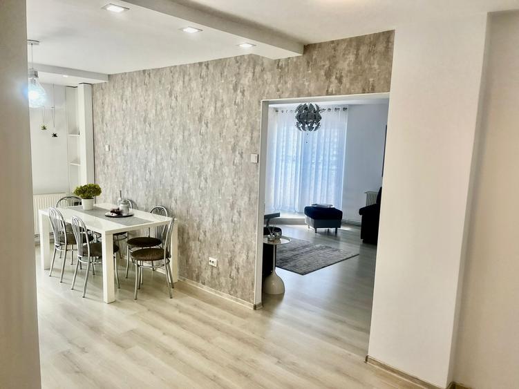 Apartament cu 3 camere decomandat, mobilat în Calea București