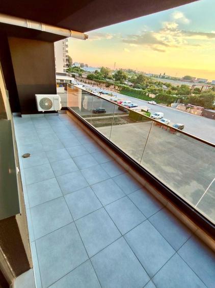 Apartament cu 3 camere decomandat în Energia