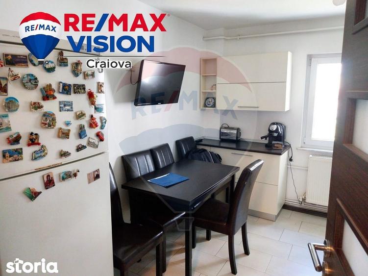 Apartament cu 3 camere decomandat, mobilat în Craiovița Nouă