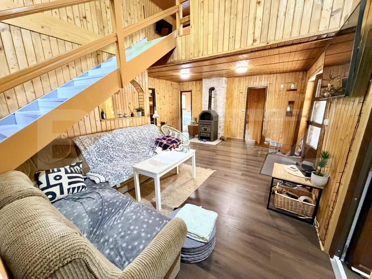 Casă individuală cu 6 camere cu Teren 3000 Mp în Periferie