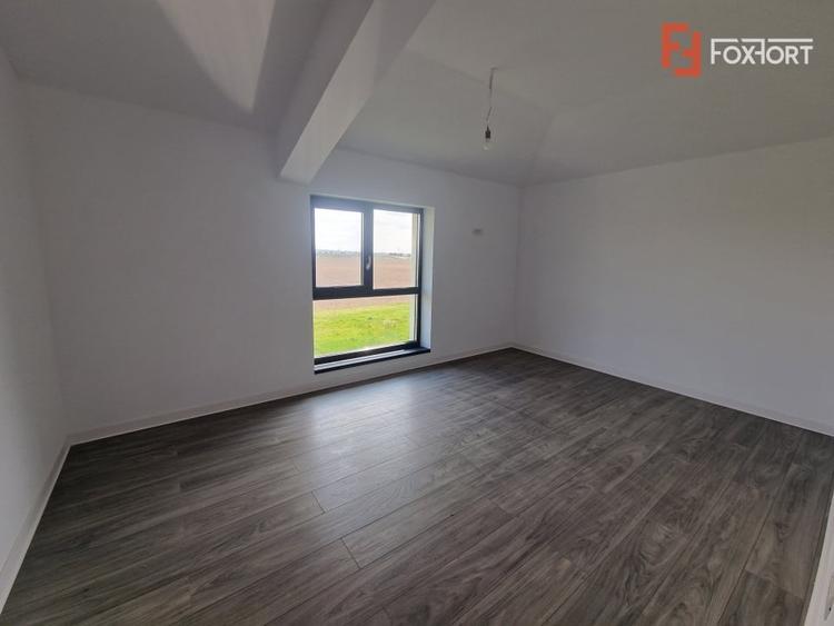 Duplex cu 3 camere cu Canalizare în Recaș