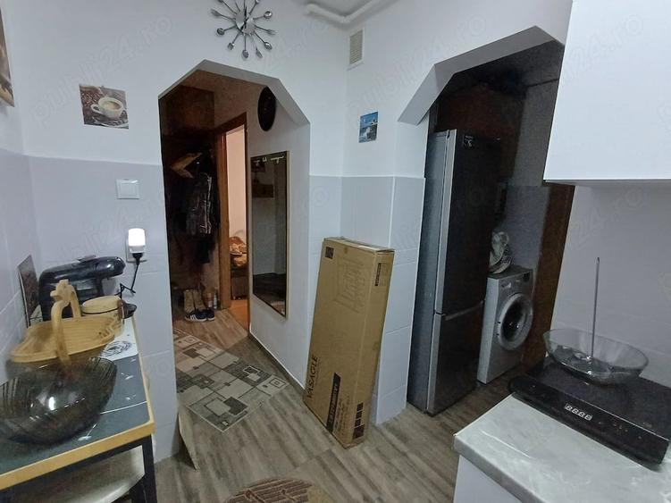 Apartament cu 3 camere semidecomandat în Dâmbu Pietros