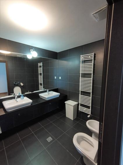 Apartament cu 4 camere în Barbu Văcărescu