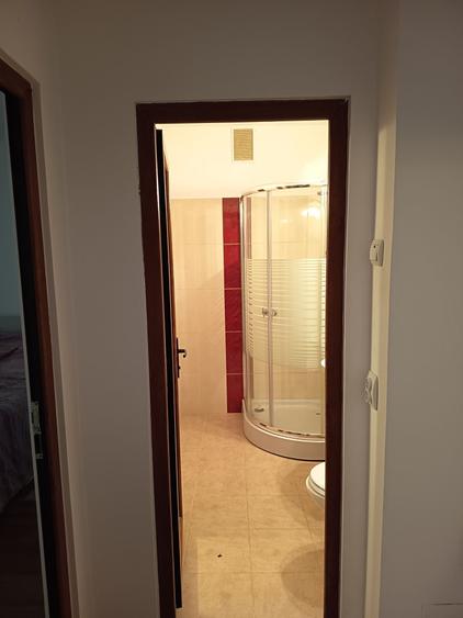 Apartament cu 2 camere semidecomandat în Strejnicu
