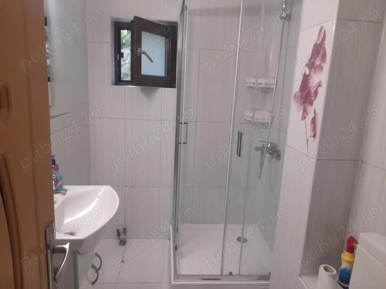 Apartament cu 3 camere decomandat în Calea București
