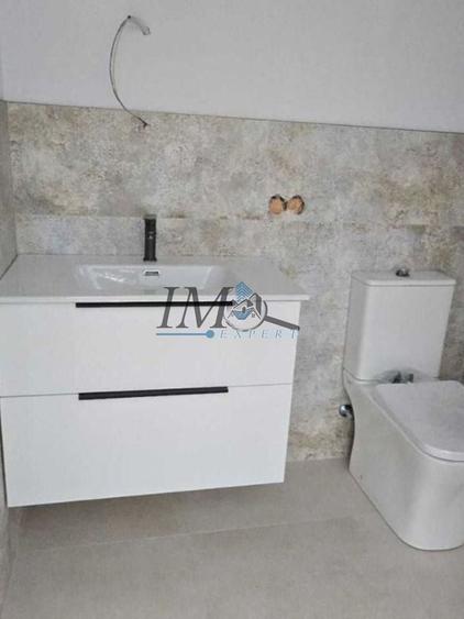 Casă individuală cu 4 camere cu Canalizare în Micești