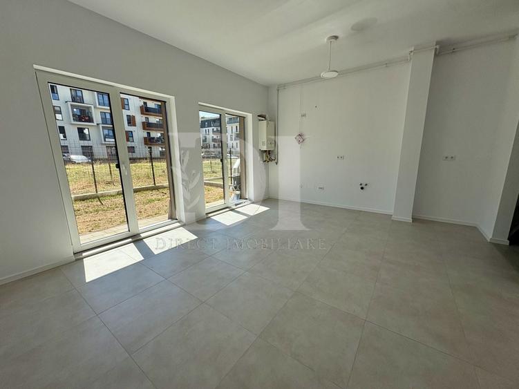 Apartament cu 2 camere semidecomandat, mobilat în Florești