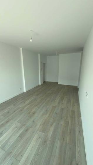Apartament cu 3 camere decomandat în Baza 3