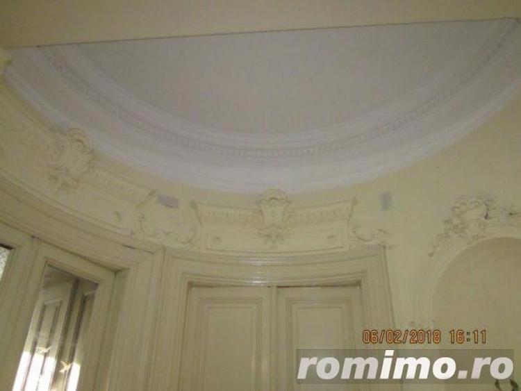 Casă cu 14 camere cu Teren 550 Mp în Romană