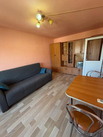 Garsonieră decomandată în Lipovei