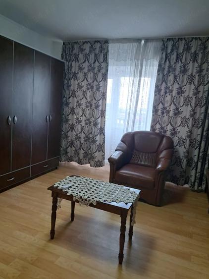 Garsonieră decomandată în Lacul Morii