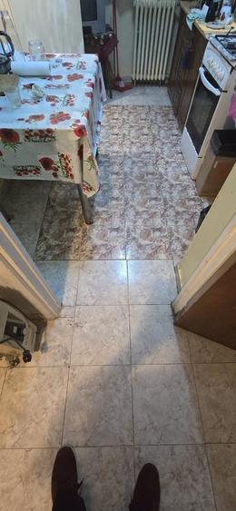 Apartament cu 3 camere semidecomandat în Berceni
