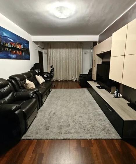 Apartament cu 3 camere semidecomandat în Central