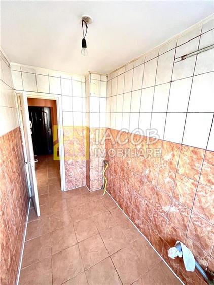 Apartament 3 camere, str. Milcov, Bacau - 6